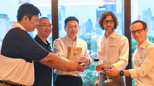 Essemtec-Honors-Intellengine-Asia-Pacific-1_web.jpg